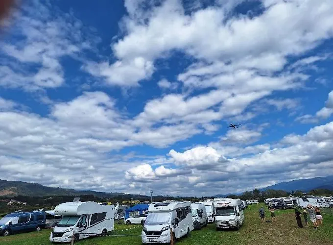 Kaltenbrunner 64m2 Stellflaeche مكان تخييم Spielberg Bei Knittelfeld